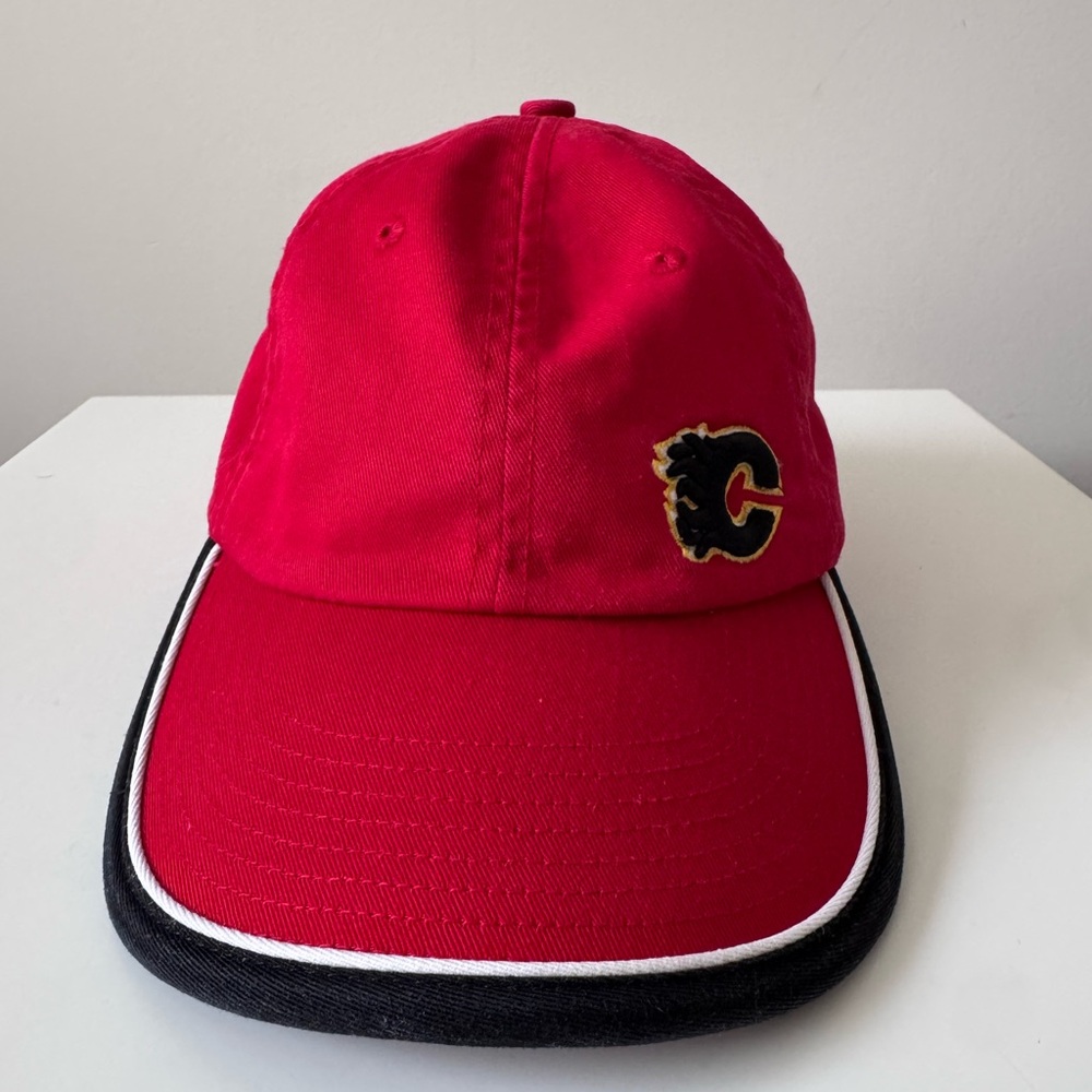 New Era Calgary Flames Women’s Hat Cap Red Black Logo Adjustable One Size Hockey